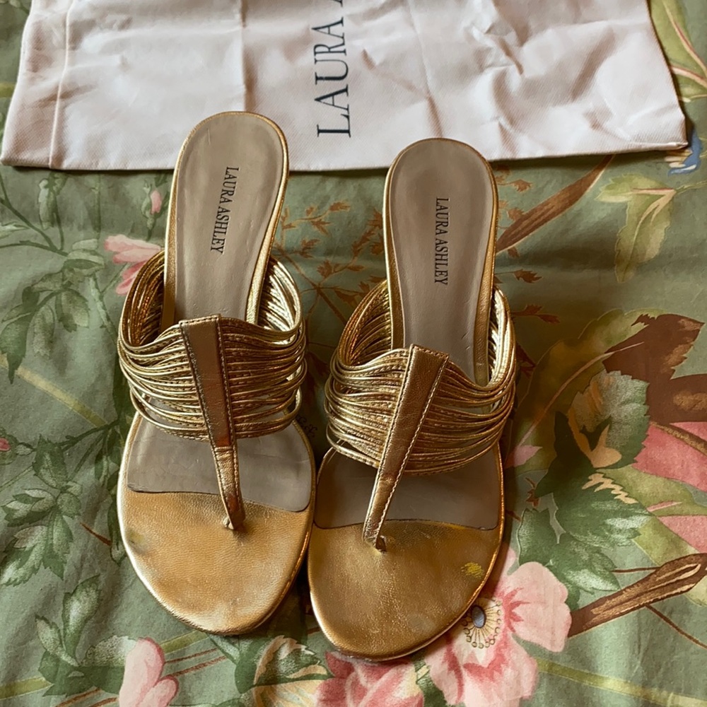 Laura Ashley metallic gold strap sandals w/bag